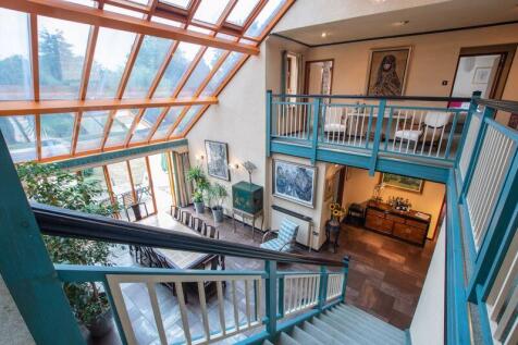 Galleried landing