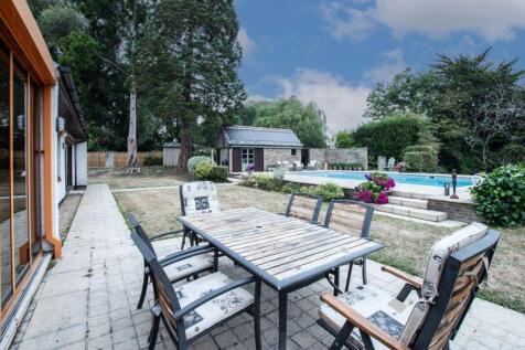 Patio to pool