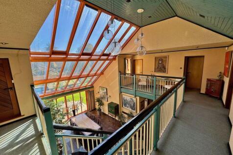 Galleried landing