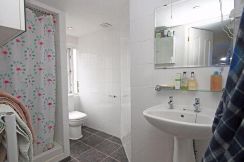 Ensuite to bed 1