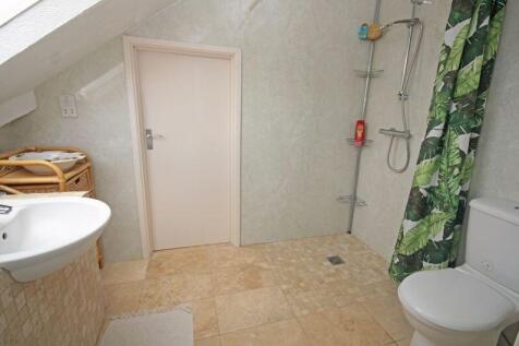 En suite to bed 2