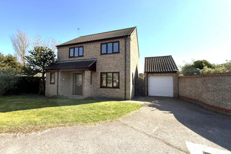 BEAUTIFULLY REFURBISHED 4 BED EXECUTIVE STYLE HOU