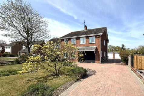 STUNNING EXECUTIVE FAMILY HOME IN EXCLUSIVE NEIGH