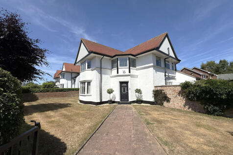 STUNNING DETACHED PERIOD RESIDENCE IN OULTON BROA