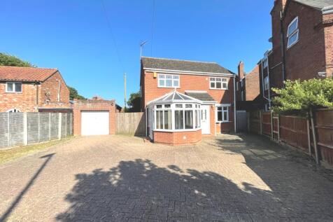 THREE BED DETACHED FAMILY HOME FOR SALE