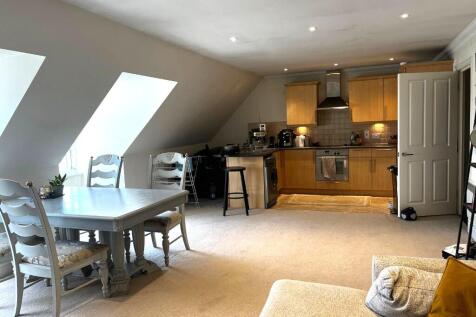 Lounge/ Dinning