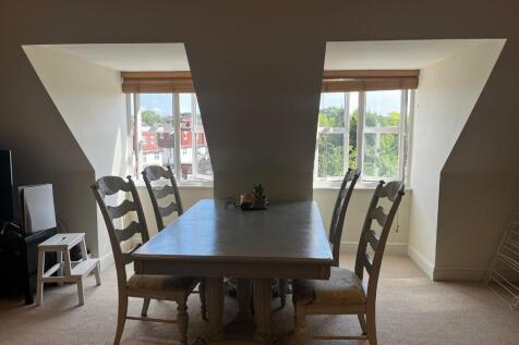 Lounge/Dinning