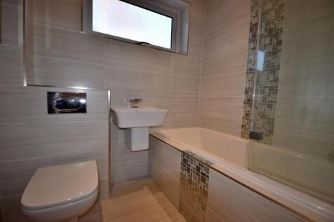 18 elwick avenue bathroom.JPG