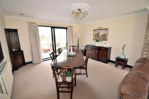 Lounge / Dining Room