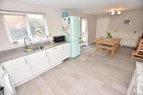 KITCHEN DINING ROOM