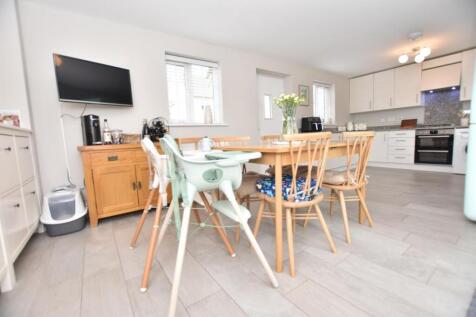 KITCHEN DINING ROOM