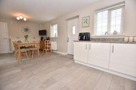 KITCHEN DINING ROOM