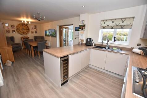 KITCHEN DINING ROOM
