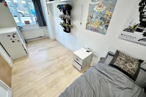Further Bedroom/Reception Room
