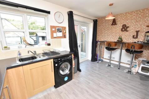 KITCHEN DINING ROOM