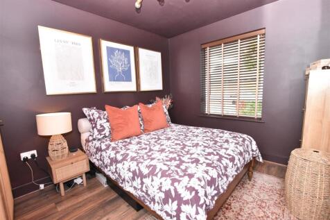 DOUBLE BEDROOM
