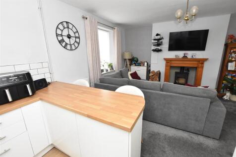 LIVING KITCHEN AREA
