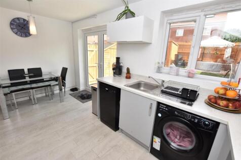 KITCHEN DINING ROOM