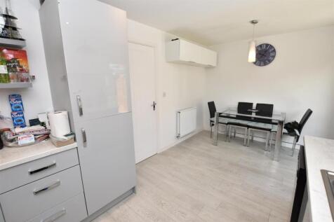 KITCHEN DINING ROOM
