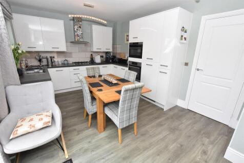 KITCHEN DINING ROOM