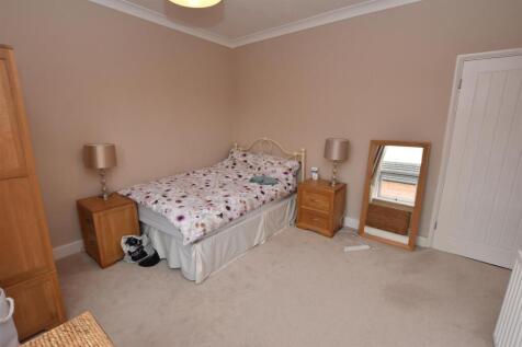 DOUBLE BEDROOM