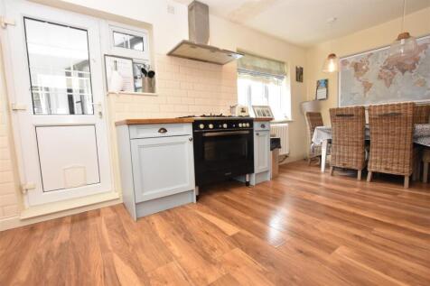 KITCHEN DINING ROOM