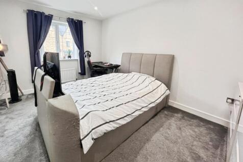 pbox-bedroom-326755.JPG