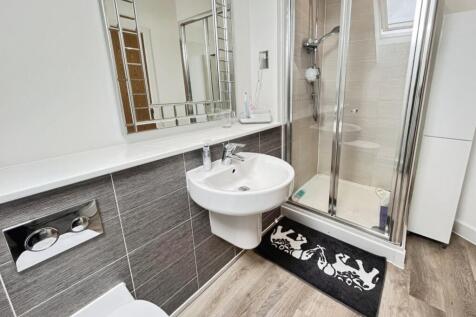 pbox-bathroom-326755.JPG