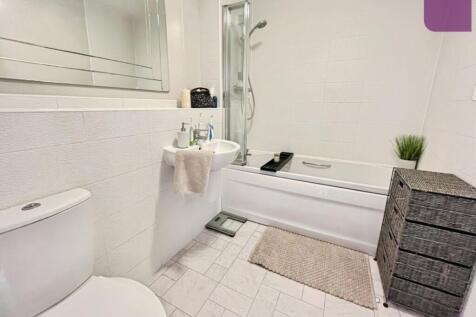 pbox-bathroom-326788.JPG