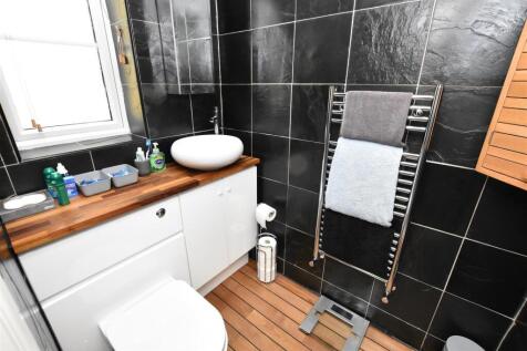 EN SUITE