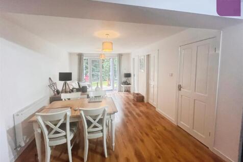 Living/Dining Area