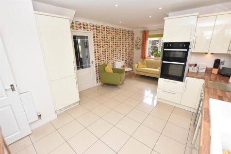 KITCHEN DINING ROOM