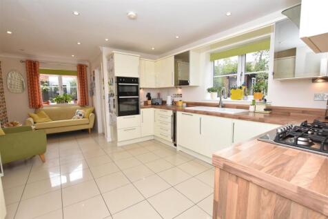 KITCHEN DINING ROOM