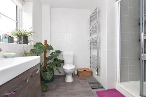 EN  SUITE