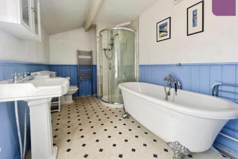 pbox-bathroom-337308.JPG