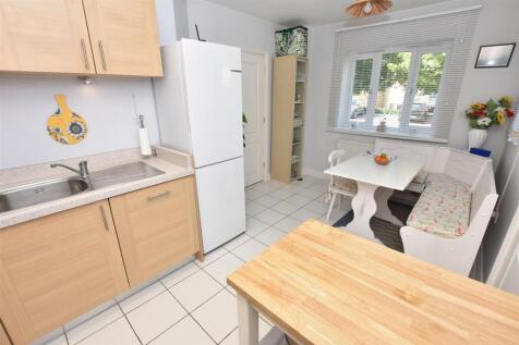 KITCHEN DINING ROOM