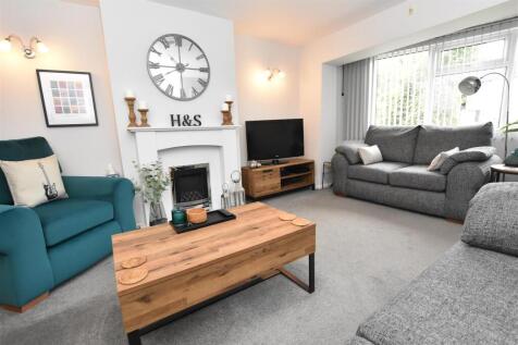 LIVING ROOM AREA