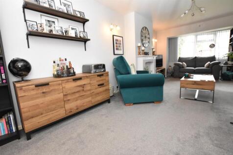 LIVING ROOM AREA