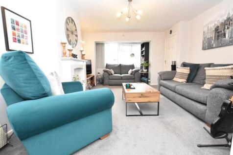 LIVING ROOM AREA