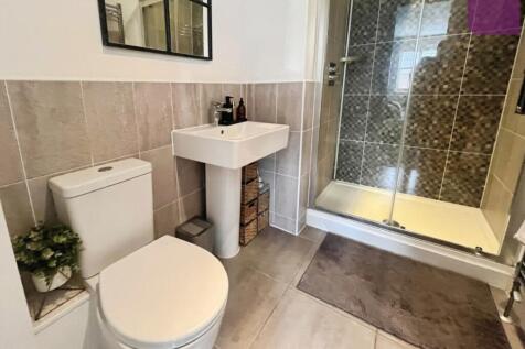 pbox-bathroom-335207.JPG