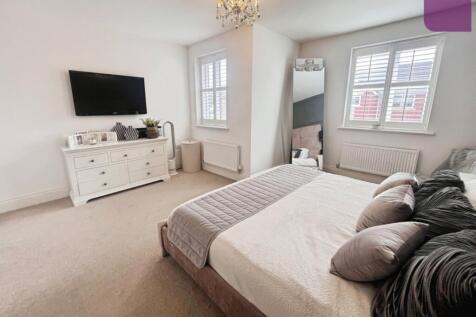 pbox-bedroom-335207.JPG