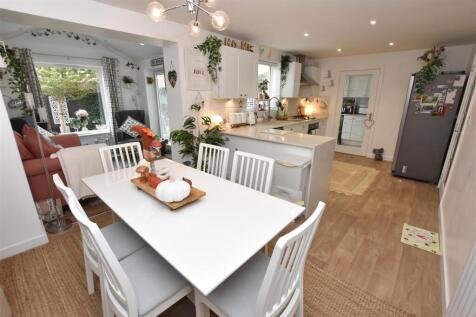 KITCHEN DINING ROOM