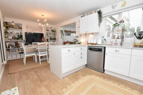 KITCHEN DINING ROOM