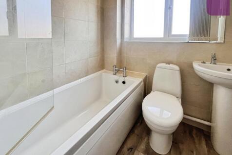 pbox-bathroom-340830.JPG