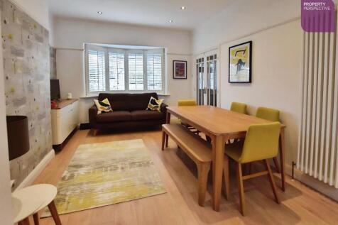 Open Plan Kitchen / Dining / Family Room