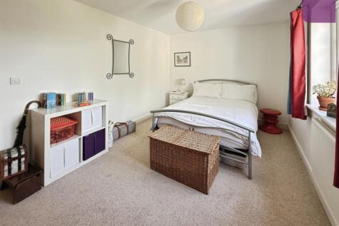 34 Bed 4.JPG