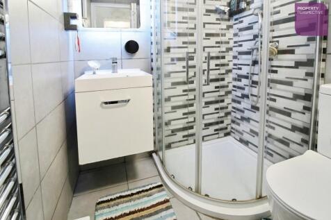 pbox-bathroom-334535.JPG