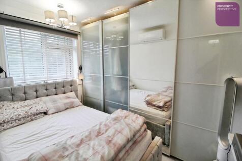 pbox-bedroom-334535.JPG