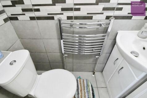pbox-bathroom-334535.JPG
