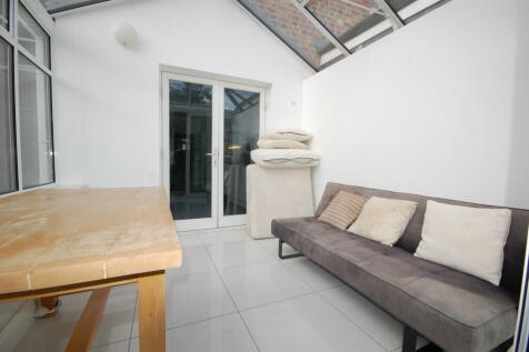 4 bedroom Terraced for rent